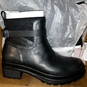 Muck water proof boots size 9